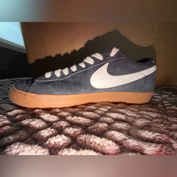 Nike women’s navy and White Sneakers size 9 - Picture 1 of 5